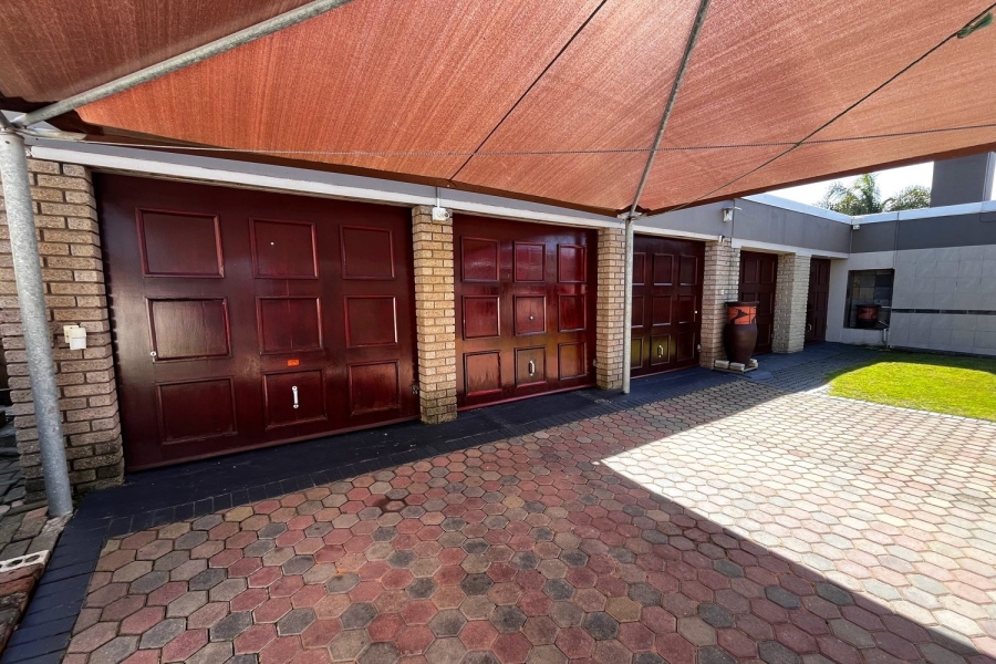 6 Bedroom Property for Sale in Hartenbos Central Western Cape